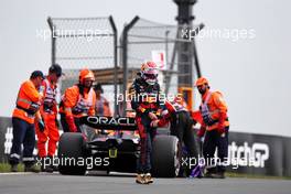 Max Verstappen (NLD) Red Bull Racing RB18 walks back to the pits after stopping in the first practice session. 02.09.2022. Formula 1 World Championship, Rd 14, Dutch Grand Prix, Zandvoort, Netherlands, Practice Day.