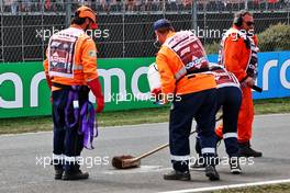 Marshals cover the oil left on the circuit when Max Verstappen (NLD) Red Bull Racing RB18 stopped on track in the first practice session. 02.09.2022. Formula 1 World Championship, Rd 14, Dutch Grand Prix, Zandvoort, Netherlands, Practice Day.