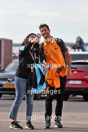 Daniel Ricciardo (AUS) McLaren with a fan. 02.09.2022. Formula 1 World Championship, Rd 14, Dutch Grand Prix, Zandvoort, Netherlands, Practice Day.