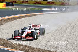 Kevin Magnussen (DEN) Haas VF-22 runs wide in the second practice session. 02.09.2022. Formula 1 World Championship, Rd 14, Dutch Grand Prix, Zandvoort, Netherlands, Practice Day.