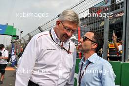 (L to R): Ross Brawn (GBR) Managing Director, Motor Sports with Nicolas Todt (FRA) Driver Manager on the grid. 04.09.2022. Formula 1 World Championship, Rd 14, Dutch Grand Prix, Zandvoort, Netherlands, Race Day.