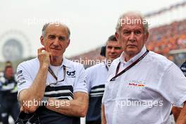 (L to R): Franz Tost (AUT) AlphaTauri Team Principal with Dr Helmut Marko (AUT) Red Bull Motorsport Consultant on the grid. 04.09.2022. Formula 1 World Championship, Rd 14, Dutch Grand Prix, Zandvoort, Netherlands, Race Day.