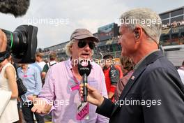 (L to R): Eddie Irvine (GBR) with David Coulthard (GBR) Red Bull Racing and Scuderia Toro Advisor / Channel 4 F1 Commentator on the grid. 04.09.2022. Formula 1 World Championship, Rd 14, Dutch Grand Prix, Zandvoort, Netherlands, Race Day.