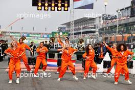Grid atmosphere. 04.09.2022. Formula 1 World Championship, Rd 14, Dutch Grand Prix, Zandvoort, Netherlands, Race Day.