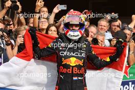 Race winner Max Verstappen (NLD) Red Bull Racing celebrates in parc ferme. 04.09.2022. Formula 1 World Championship, Rd 14, Dutch Grand Prix, Zandvoort, Netherlands, Race Day.