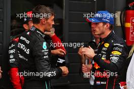 (L to R): George Russell (GBR) Mercedes AMG F1 with Max Verstappen (NLD) Red Bull Racing in parc ferme. 04.09.2022. Formula 1 World Championship, Rd 14, Dutch Grand Prix, Zandvoort, Netherlands, Race Day.