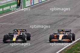Sergio Perez (MEX) Red Bull Racing RB18 and Lando Norris (GBR) McLaren MCL36 battle for position. 04.09.2022. Formula 1 World Championship, Rd 14, Dutch Grand Prix, Zandvoort, Netherlands, Race Day.