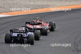 Carlos Sainz Jr (ESP) Ferrari F1-75 and Alexander Albon (THA) Williams Racing FW44. 04.09.2022. Formula 1 World Championship, Rd 14, Dutch Grand Prix, Zandvoort, Netherlands, Race Day.
