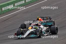 Sergio Perez (MEX) Red Bull Racing RB18 and Lewis Hamilton (GBR) Mercedes AMG F1 W13 battle for position. 04.09.2022. Formula 1 World Championship, Rd 14, Dutch Grand Prix, Zandvoort, Netherlands, Race Day.