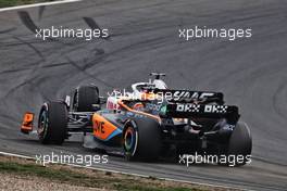 Kevin Magnussen (DEN) Haas VF-22 and Daniel Ricciardo (AUS) McLaren MCL36 battle for position. 04.09.2022. Formula 1 World Championship, Rd 14, Dutch Grand Prix, Zandvoort, Netherlands, Race Day.