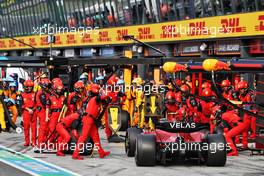 Carlos Sainz Jr (ESP) Ferrari F1-75 makes a pit stop. 04.09.2022. Formula 1 World Championship, Rd 14, Dutch Grand Prix, Zandvoort, Netherlands, Race Day.