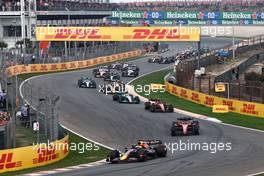 Max Verstappen (NLD) Red Bull Racing RB18 leads at the start of the race. 04.09.2022. Formula 1 World Championship, Rd 14, Dutch Grand Prix, Zandvoort, Netherlands, Race Day.
