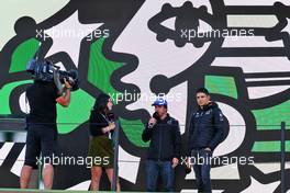 (L to R): Laura Winter (GBR) F1 Presenter with Fernando Alonso (ESP) Alpine F1 Team and Esteban Ocon (FRA) Alpine F1 Team. 03.09.2022. Formula 1 World Championship, Rd 14, Dutch Grand Prix, Zandvoort, Netherlands, Qualifying Day.