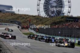 Sergio Perez (MEX) Red Bull Racing RB18 - practice start. 03.09.2022. Formula 1 World Championship, Rd 14, Dutch Grand Prix, Zandvoort, Netherlands, Qualifying Day.