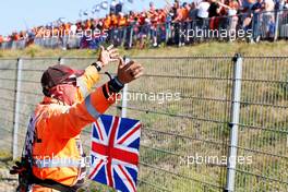 Circuit atmosphere - an enthisastic marshal. 03.09.2022. Formula 1 World Championship, Rd 14, Dutch Grand Prix, Zandvoort, Netherlands, Qualifying Day.