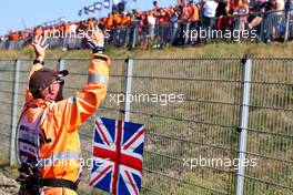 Circuit atmosphere - marshal. 03.09.2022. Formula 1 World Championship, Rd 14, Dutch Grand Prix, Zandvoort, Netherlands, Qualifying Day.