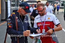 Adrian Newey (GBR) Red Bull Racing Chief Technical Officer signs autographs for the fans. 04.09.2022. Formula 1 World Championship, Rd 14, Dutch Grand Prix, Zandvoort, Netherlands, Race Day.