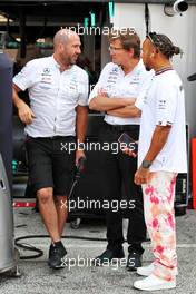 Lewis Hamilton (GBR) Mercedes AMG F1 (Right). 04.09.2022. Formula 1 World Championship, Rd 14, Dutch Grand Prix, Zandvoort, Netherlands, Race Day.