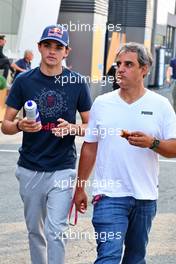 Juan Pablo Montoya (COL) with his son Sebastian Montoya (COL) Campos Racing. 04.09.2022. Formula 1 World Championship, Rd 14, Dutch Grand Prix, Zandvoort, Netherlands, Race Day.