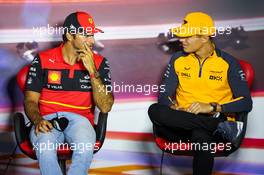 (L to R): Carlos Sainz Jr (ESP) Ferrari and Lando Norris (GBR) McLaren in the FIA Press Conference. 01.09.2022. Formula 1 World Championship, Rd 14, Dutch Grand Prix, Zandvoort, Netherlands, Preparation Day.