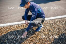 Nicholas Latifi (CDN) Williams Racing inspects the turn 12 fake gravel run off. 01.09.2022. Formula 1 World Championship, Rd 14, Dutch Grand Prix, Zandvoort, Netherlands, Preparation Day.