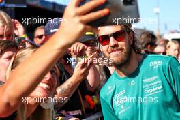 Sebastian Vettel (GER) Aston Martin F1 Team with fans. 01.09.2022. Formula 1 World Championship, Rd 14, Dutch Grand Prix, Zandvoort, Netherlands, Preparation Day.