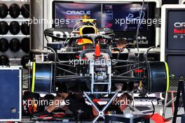 Red Bull Racing RB18 being prepared in the pits garage. 01.09.2022. Formula 1 World Championship, Rd 14, Dutch Grand Prix, Zandvoort, Netherlands, Preparation Day.
