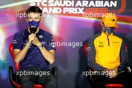 (L to R): Alexander Albon (THA) Williams Racing and Lando Norris (GBR) McLaren in the FIA Press Conference. 25.03.2022 Formula 1 World Championship, Rd 2, Saudi Arabian Grand Prix, Jeddah, Saudi Arabia, Practice Day.