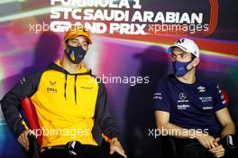 (L to R): Daniel Ricciardo (AUS) McLaren and Nicholas Latifi (CDN) Williams Racing in the FIA Press Conference. 25.03.2022 Formula 1 World Championship, Rd 2, Saudi Arabian Grand Prix, Jeddah, Saudi Arabia, Practice Day.