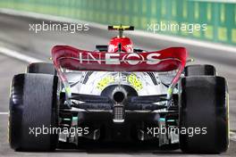Lewis Hamilton (GBR) Mercedes AMG F1 W13 with flow-vis paint on rear wing. 25.03.2022 Formula 1 World Championship, Rd 2, Saudi Arabian Grand Prix, Jeddah, Saudi Arabia, Practice Day.