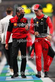(L to R): Laurent Mekies (FRA) Ferrari Sporting Director with Charles Leclerc (MON) Ferrari. 27.03.2022. Formula 1 World Championship, Rd 2, Saudi Arabian Grand Prix, Jeddah, Saudi Arabia, Race Day.