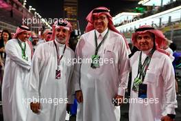 Sheikh Salman bin Isa Al-Khalifa (BRN) Chief Executive of Bahrain International Circuit (Left) on the grid.. 27.03.2022. Formula 1 World Championship, Rd 2, Saudi Arabian Grand Prix, Jeddah, Saudi Arabia, Race Day.