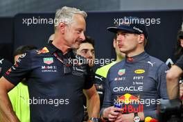 (L to R): Jonathan Wheatley (GBR) Red Bull Racing Team Manager with Max Verstappen (NLD) Red Bull Racing. 27.03.2022. Formula 1 World Championship, Rd 2, Saudi Arabian Grand Prix, Jeddah, Saudi Arabia, Race Day.