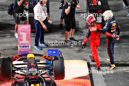 Race winner Max Verstappen (NLD) Red Bull Racing celebrates with Charles Leclerc (MON) Ferrari (Left) in parc ferme. 27.03.2022. Formula 1 World Championship, Rd 2, Saudi Arabian Grand Prix, Jeddah, Saudi Arabia, Race Day.