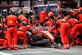 Charles Leclerc (MON) Ferrari F1-75 makes a pit stop. 27.03.2022. Formula 1 World Championship, Rd 2, Saudi Arabian Grand Prix, Jeddah, Saudi Arabia, Race Day.