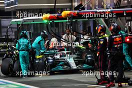 George Russell (GBR) Mercedes AMG F1 W13 makes a pit stop. 27.03.2022. Formula 1 World Championship, Rd 2, Saudi Arabian Grand Prix, Jeddah, Saudi Arabia, Race Day.