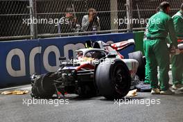 Mick Schumacher (GER) is extracted from his Haas VF-22 after he crashed during qualifying. 26.03.2022. Formula 1 World Championship, Rd 2, Saudi Arabian Grand Prix, Jeddah, Saudi Arabia, Qualifying Day.