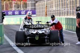 Pierre Gasly (FRA) pushes his AlphaTauri AT03 back into the pits in the third practice session. 26.03.2022. Formula 1 World Championship, Rd 2, Saudi Arabian Grand Prix, Jeddah, Saudi Arabia, Qualifying Day.