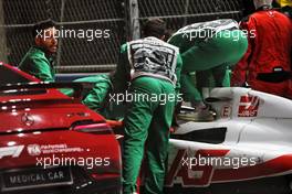 Mick Schumacher (GER) is extracted from his Haas VF-22 after he crashed during qualifying. 26.03.2022. Formula 1 World Championship, Rd 2, Saudi Arabian Grand Prix, Jeddah, Saudi Arabia, Qualifying Day.