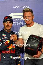 Sergio Perez (MEX) Red Bull Racing receives his Pirelli Pole Position Award from Gordon Ramsey (GBR) Celebrity Chef. 26.03.2022. Formula 1 World Championship, Rd 2, Saudi Arabian Grand Prix, Jeddah, Saudi Arabia, Qualifying Day.