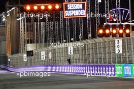 Circuit atmosphere - Race suspended and red lights during qualifying. 26.03.2022. Formula 1 World Championship, Rd 2, Saudi Arabian Grand Prix, Jeddah, Saudi Arabia, Qualifying Day.