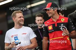 Kevin Magnussen (DEN) Haas F1 Team and Carlos Sainz Jr (ESP), Scuderia Ferrari  27.03.2022. Formula 1 World Championship, Rd 2, Saudi Arabian Grand Prix, Jeddah, Saudi Arabia, Race Day.