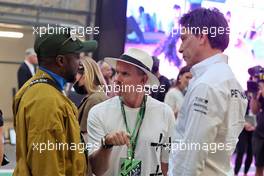 will.i.am (USA) Black Eyed Peas (Left) and Toto Wolff (GER) Mercedes AMG F1 Shareholder and Executive Director (Right). 27.03.2022. Formula 1 World Championship, Rd 2, Saudi Arabian Grand Prix, Jeddah, Saudi Arabia, Race Day.