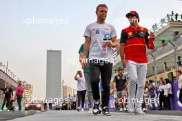 (L to R): Kevin Magnussen (DEN) Haas F1 Team and Carlos Sainz Jr (ESP) Ferrari on the drivers parade. 27.03.2022. Formula 1 World Championship, Rd 2, Saudi Arabian Grand Prix, Jeddah, Saudi Arabia, Race Day.