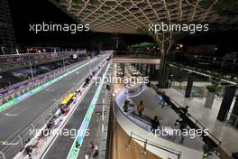 Circuit atmosphere - pit lane. 24.03.2022. Formula 1 World Championship, Rd 2, Saudi Arabian Grand Prix, Jeddah, Saudi Arabia, Preparation Day.