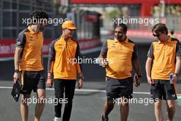 Lando Norris (GBR) McLaren walks the circuit with the team. 24.03.2022. Formula 1 World Championship, Rd 2, Saudi Arabian Grand Prix, Jeddah, Saudi Arabia, Preparation Day.