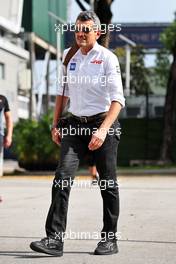 Guenther Steiner (ITA) Haas F1 Team Prinicipal. 30.09.2022. Formula 1 World Championship, Rd 17, Singapore Grand Prix, Marina Bay Street Circuit, Singapore, Practice Day.
