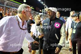 Stefano Domenicali (ITA) Formula One President and CEO with  will.i.am (USA) Black Eyed Peas on the grid. 02.10.2022. Formula 1 World Championship, Rd 17, Singapore Grand Prix, Marina Bay Street Circuit, Singapore, Race Day.