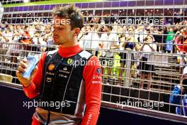 Charles Leclerc (MON) Ferrari on the grid. 02.10.2022. Formula 1 World Championship, Rd 17, Singapore Grand Prix, Marina Bay Street Circuit, Singapore, Race Day.