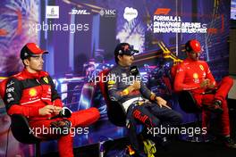 (L to R): Charles Leclerc (MON) Ferrari; Sergio Perez (MEX) Red Bull Racing; and Carlos Sainz Jr (ESP) Ferrari, in the post race FIA Press Conference. 02.10.2022. Formula 1 World Championship, Rd 17, Singapore Grand Prix, Marina Bay Street Circuit, Singapore, Race Day.
